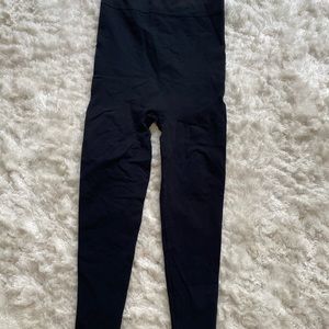BLANQI High-wasted postpartum leggings in black